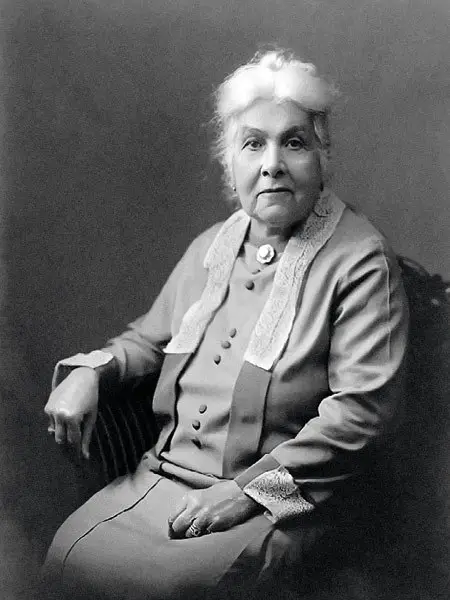 Diana Abgar - The first Armenian woman diplomat