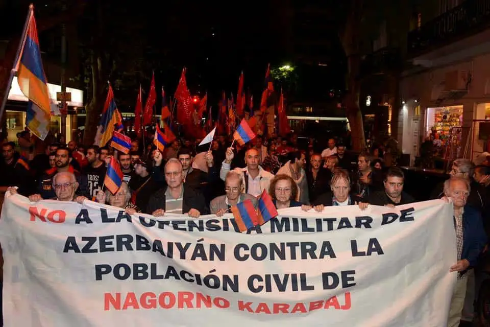 Armenians in Argentina Rally to the Embassy of Azerbaijan