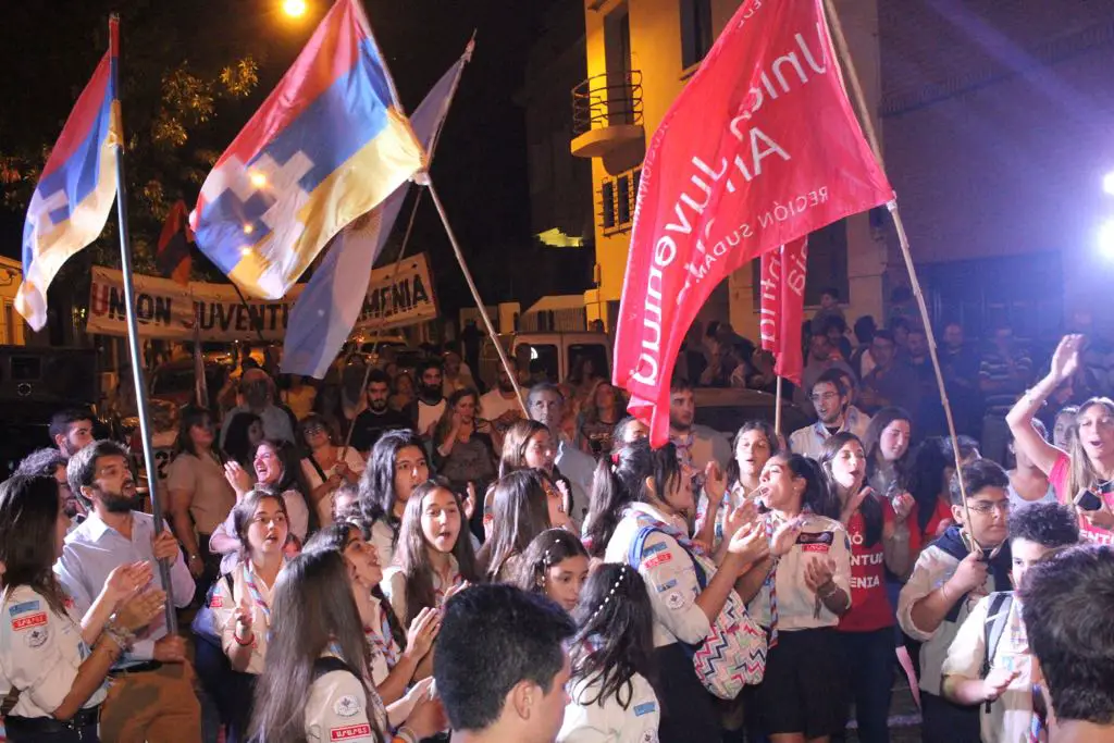 Armenians in Argentina Rally to the Embassy of Azerbaijan