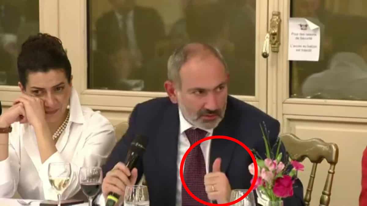 Nikol Pashinyan-like-thumbs-up next to his wife